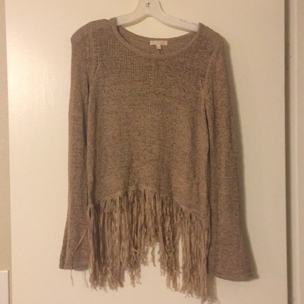 Cute long sleeve top with fringe